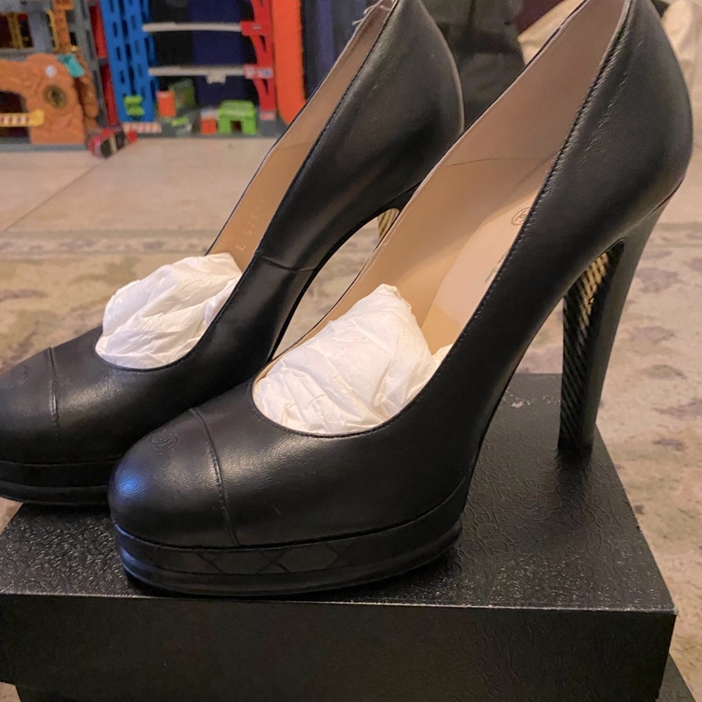 Chanel Black leather toe cap platform pump